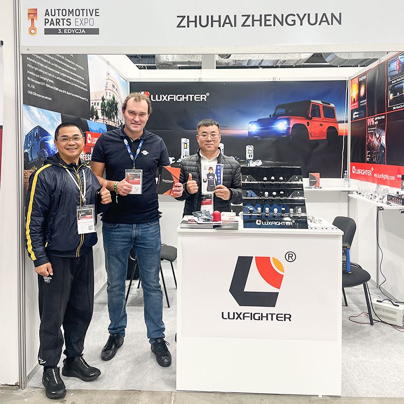 LUXFIGHTER жарықдиодты фаралары мен тұманға қарсы шамдары AUTOMOTIVE PARTS Expo кең танымалдылыққа ие болды.